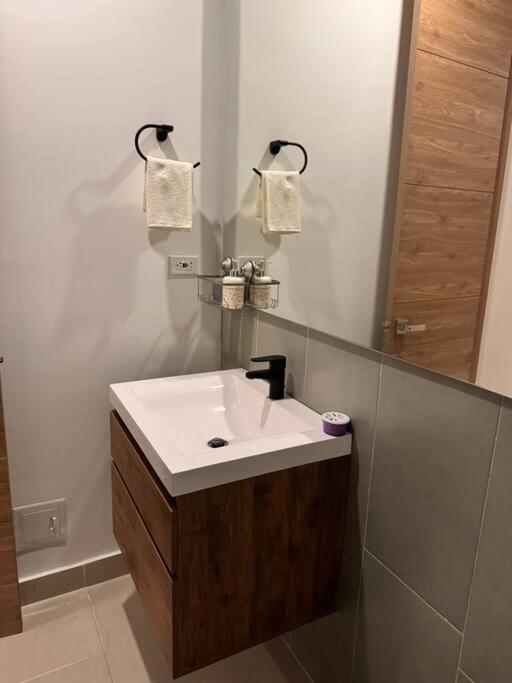 Apartamento Celeste A Pasos Del Mar Y Aeropuerto Santa Marta (Magdalena)