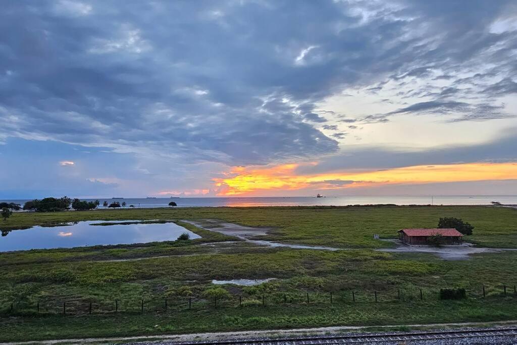 Celeste A Pasos Del Mar Y Aeropuerto Apartamento *